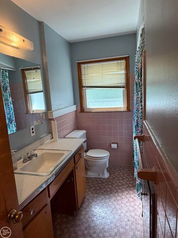 16990 Martin Road, Roseville, MI 48066