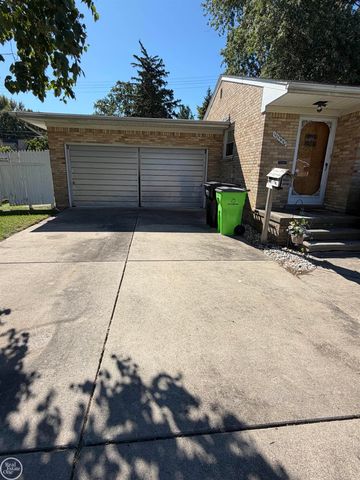 16990 Martin Road, Roseville, MI 48066