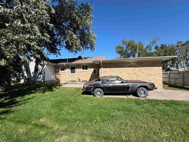 16990 Martin Road, Roseville, MI 48066