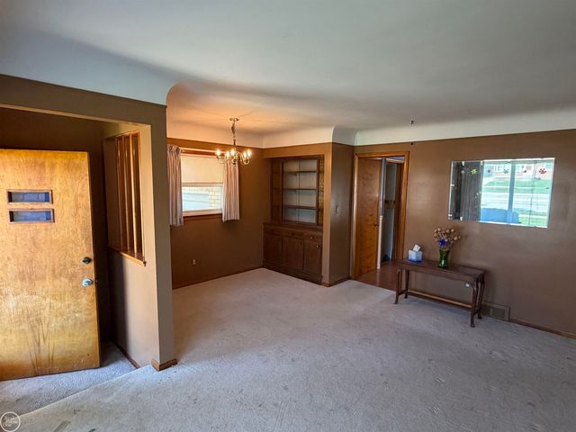 16990 Martin Road, Roseville, MI 48066