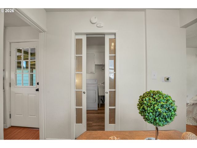 12050 Ne BROADWAY, Portland, OR 97220