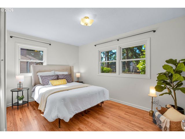 12050 Ne BROADWAY, Portland, OR 97220