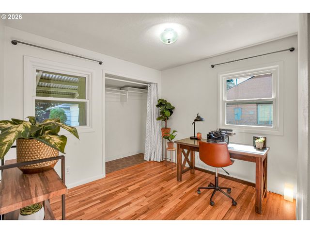 12050 Ne BROADWAY, Portland, OR 97220
