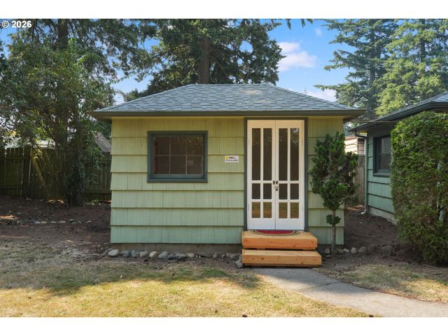 12050 Ne BROADWAY, Portland, OR 97220
