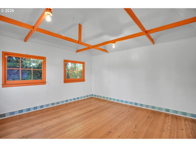 12050 Ne BROADWAY, Portland, OR 97220