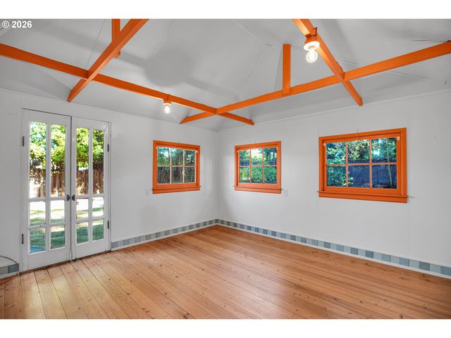 12050 Ne BROADWAY, Portland, OR 97220