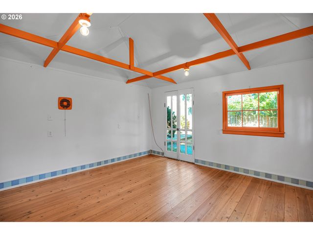 12050 Ne BROADWAY, Portland, OR 97220