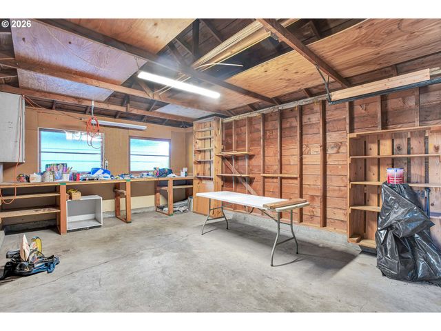 12050 Ne BROADWAY, Portland, OR 97220