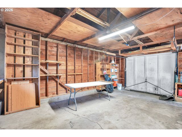 12050 Ne BROADWAY, Portland, OR 97220