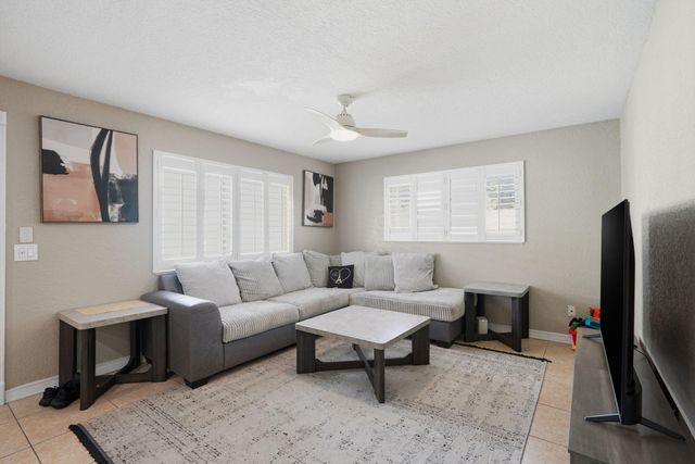 1402 NE 32nd Street A-b, Oakland Park, FL 33334