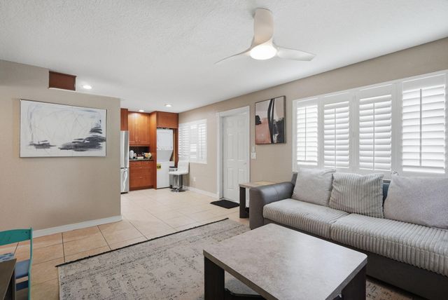 1402 NE 32nd Street A-b, Oakland Park, FL 33334