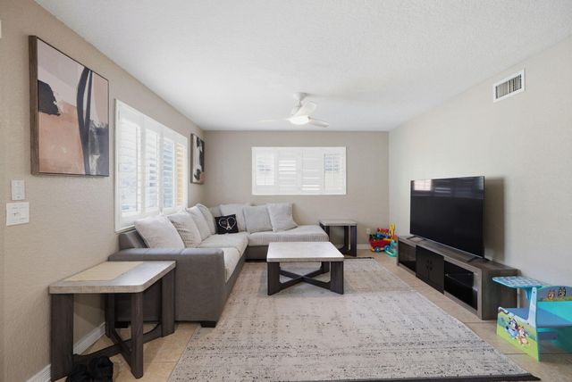 1402 NE 32nd Street A-b, Oakland Park, FL 33334