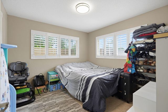1402 NE 32nd Street A-b, Oakland Park, FL 33334