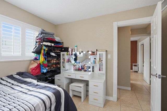 1402 NE 32nd Street A-b, Oakland Park, FL 33334