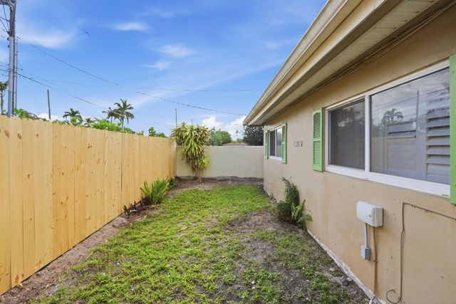 1402 NE 32nd Street A-b, Oakland Park, FL 33334