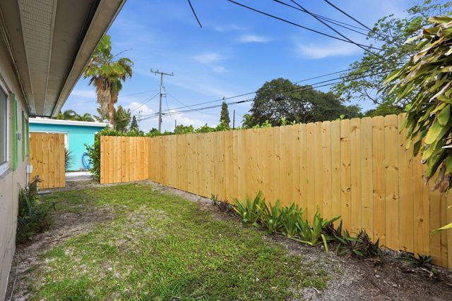 1402 NE 32nd Street A-b, Oakland Park, FL 33334