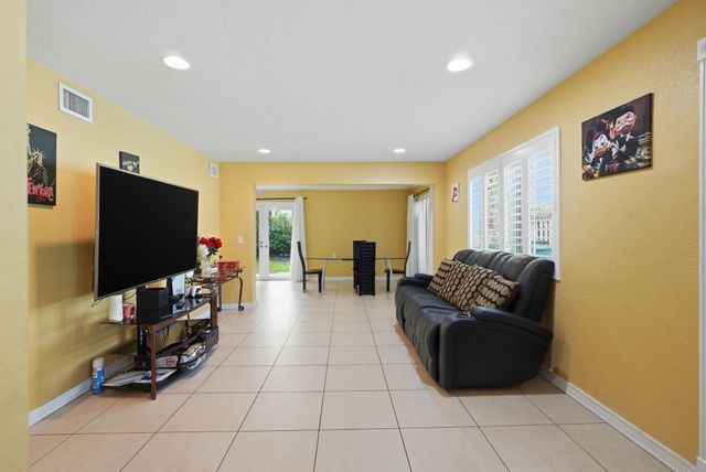 1402 NE 32nd Street A-b, Oakland Park, FL 33334