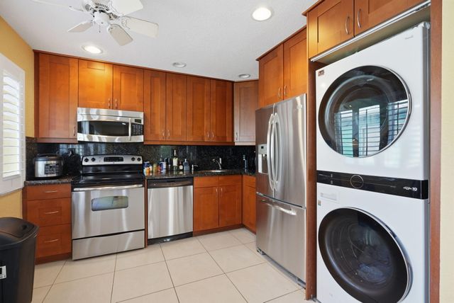 1402 NE 32nd Street A-b, Oakland Park, FL 33334
