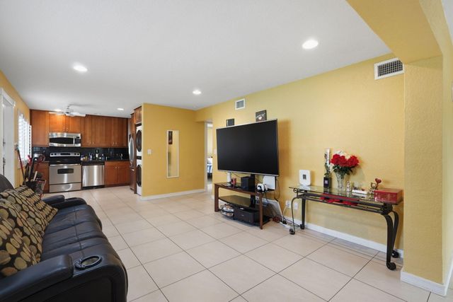 1402 NE 32nd Street A-b, Oakland Park, FL 33334