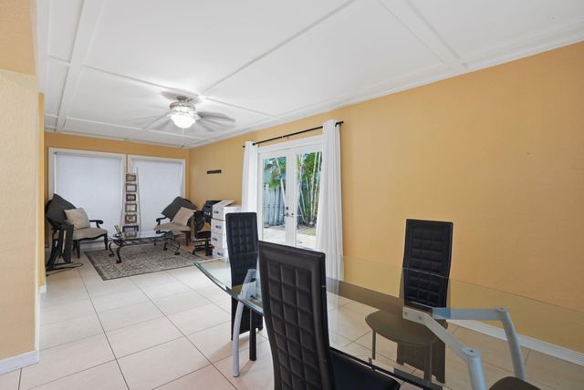 1402 NE 32nd Street A-b, Oakland Park, FL 33334