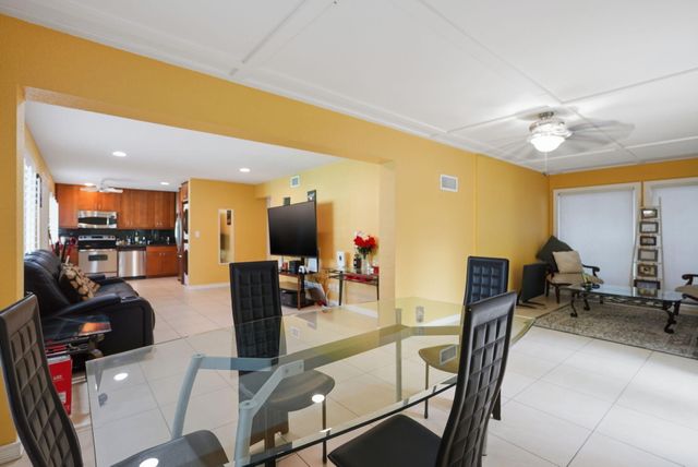 1402 NE 32nd Street A-b, Oakland Park, FL 33334