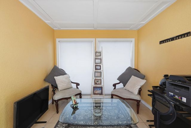 1402 NE 32nd Street A-b, Oakland Park, FL 33334