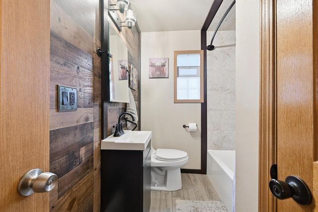 4917 W Norwich COURT, Milwaukee, WI 53220