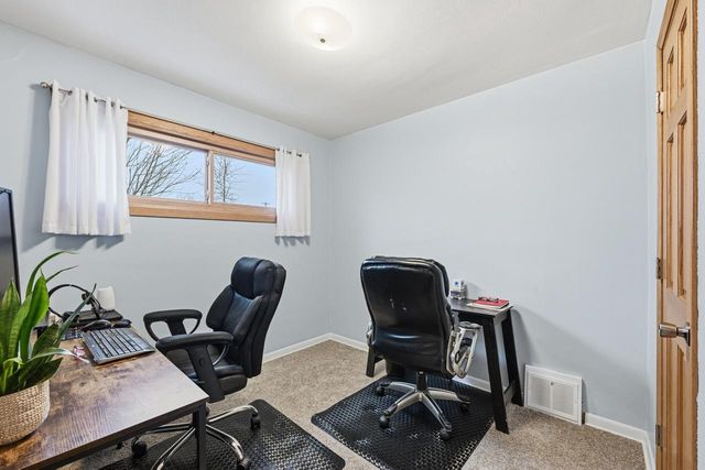 4917 W Norwich COURT, Milwaukee, WI 53220