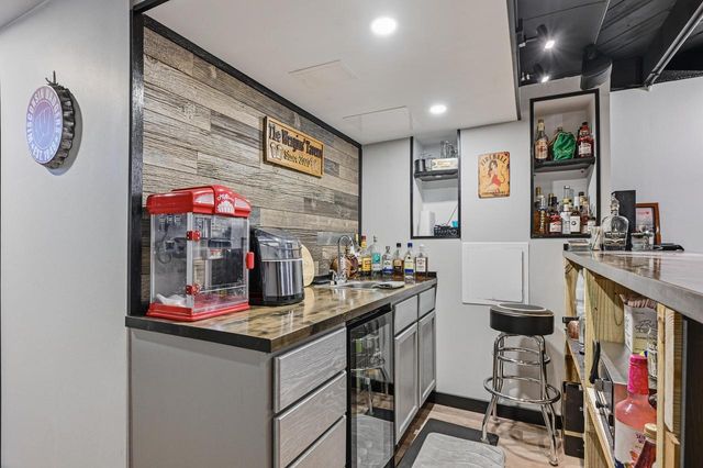 4917 W Norwich COURT, Milwaukee, WI 53220