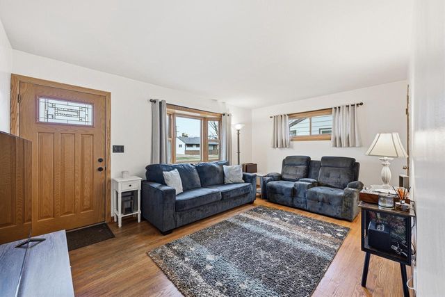 4917 W Norwich COURT, Milwaukee, WI 53220