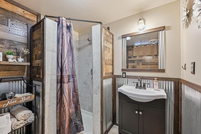 4917 W Norwich COURT, Milwaukee, WI 53220