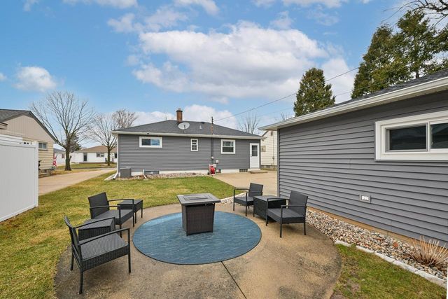 4917 W Norwich COURT, Milwaukee, WI 53220