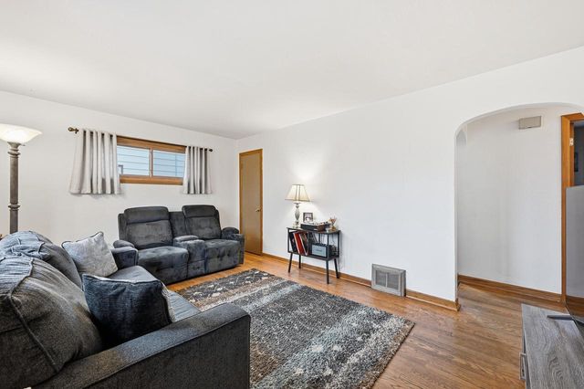 4917 W Norwich COURT, Milwaukee, WI 53220