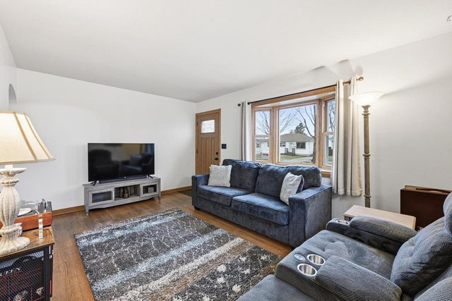 4917 W Norwich COURT, Milwaukee, WI 53220