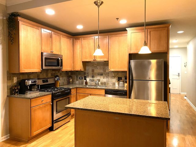 828 W Grace Street 1208, Chicago, IL 60613