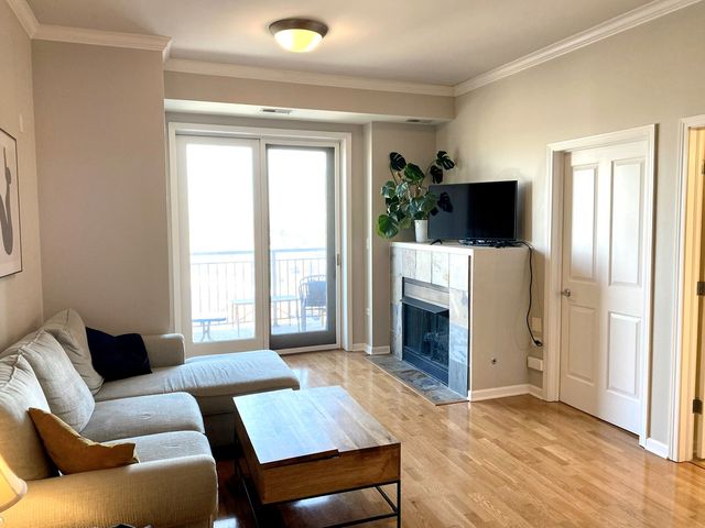 828 W Grace Street 1208, Chicago, IL 60613