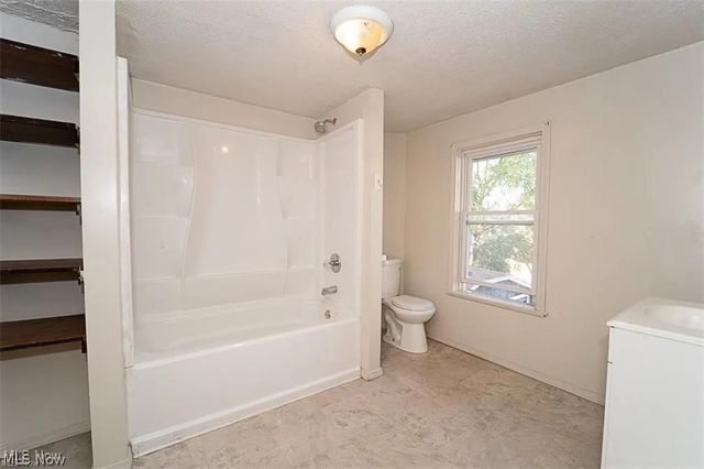1150 Wooster Road N, Barberton, OH 44203