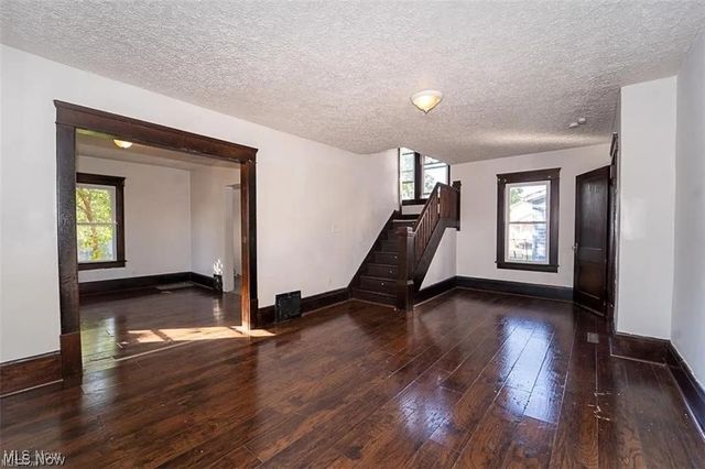 1150 Wooster Road N, Barberton, OH 44203