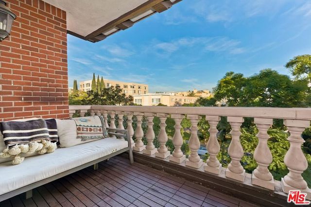 403 N Palm Drive 3, Beverly Hills, CA 90210