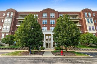660 Prestwick Lane 208, Wheeling, IL 60090