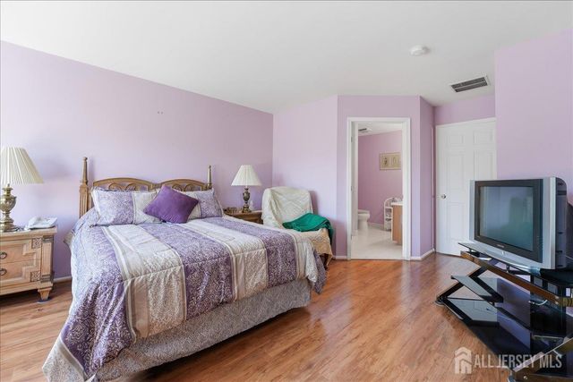 11 Letts Court, Sayreville, NJ 08872