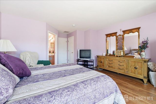 11 Letts Court, Sayreville, NJ 08872