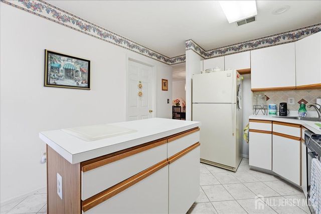 11 Letts Court, Sayreville, NJ 08872