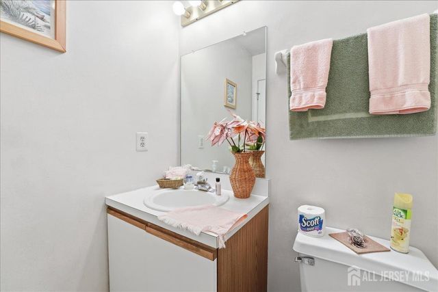 11 Letts Court, Sayreville, NJ 08872