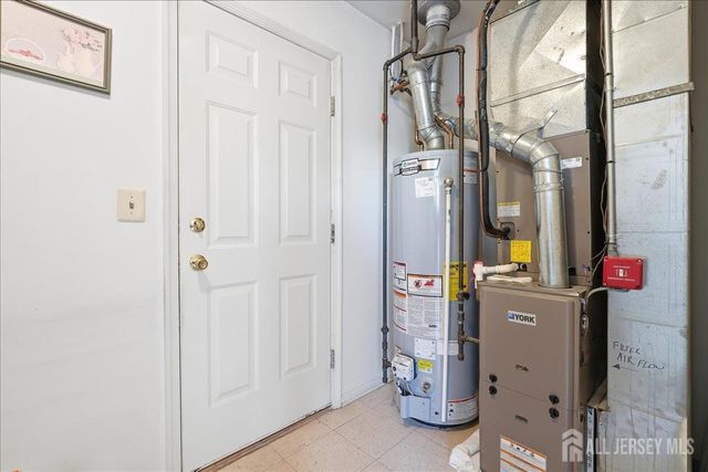 11 Letts Court, Sayreville, NJ 08872