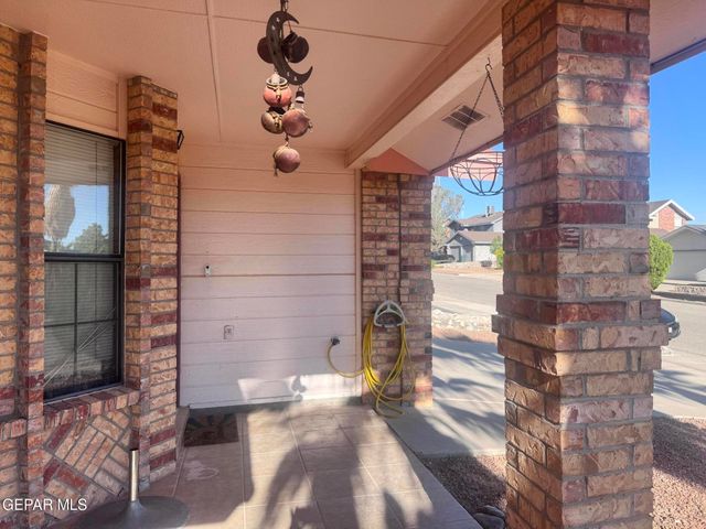 7721 Waterhouse Drive, El Paso, TX 79912
