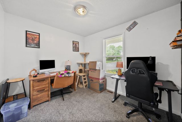 3220 N Senseney Cir, Clarksville, TN 37042