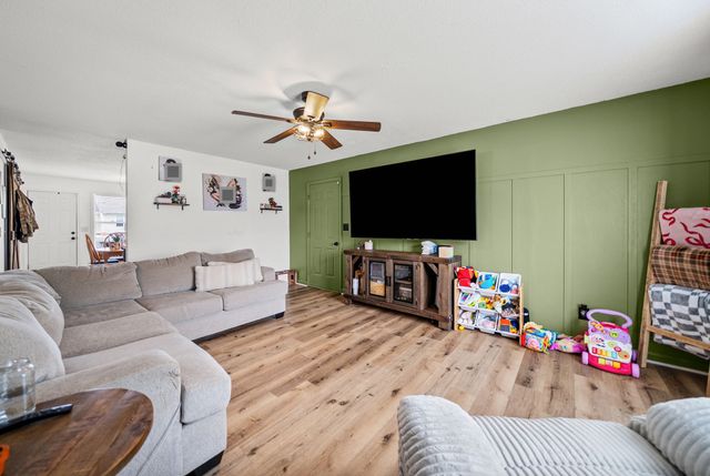 3220 N Senseney Cir, Clarksville, TN 37042