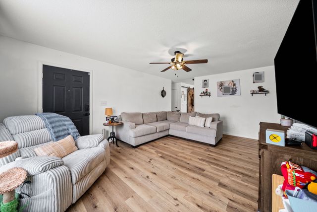 3220 N Senseney Cir, Clarksville, TN 37042