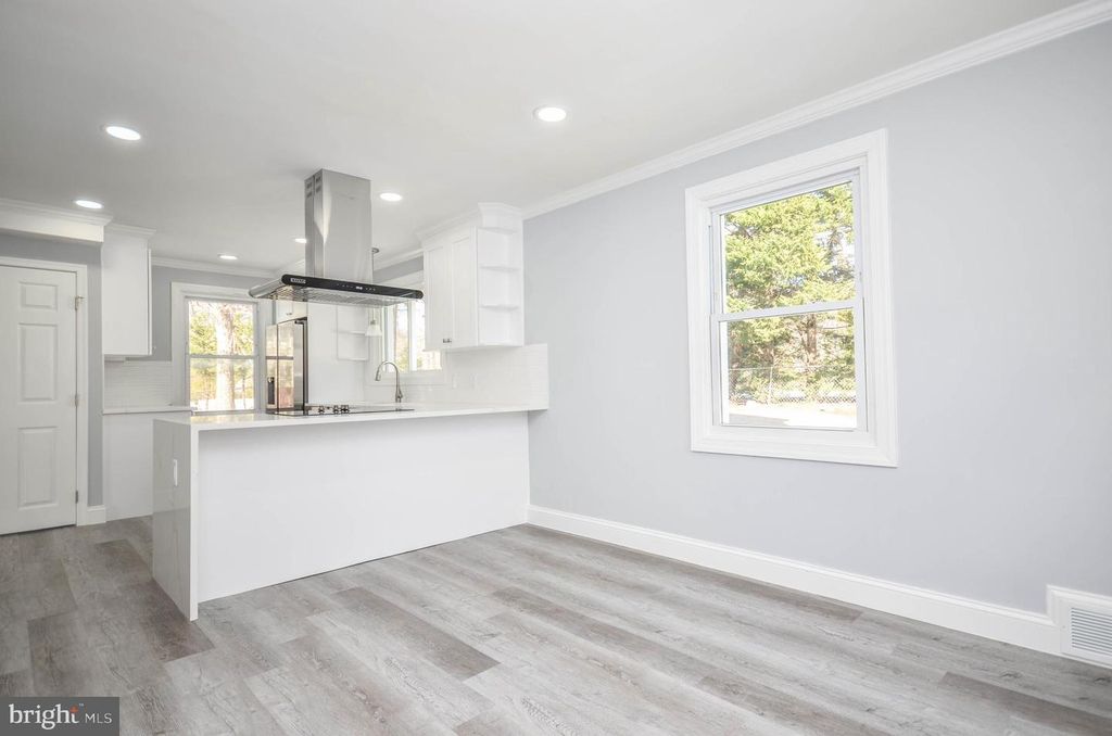 7009 ADELPHI RD, Hyattsville, MD 20782
